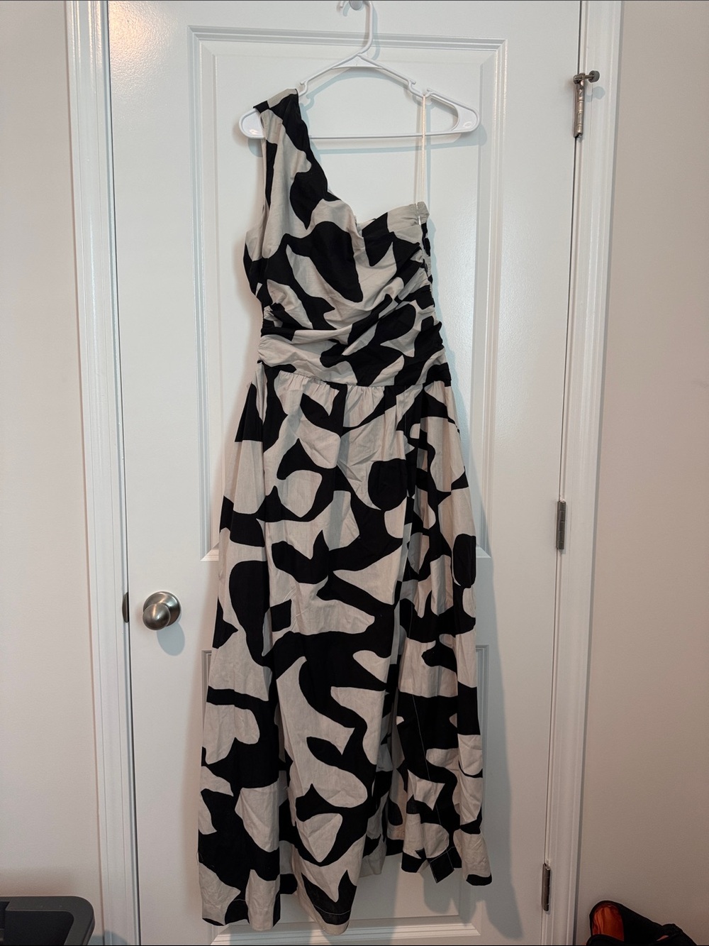 Abercrombie & Fitch Black and White One-Shoulder Abstract Maxi Dress